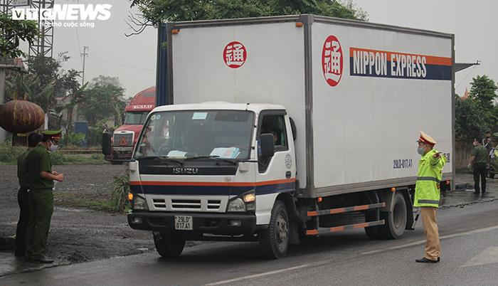 Thủ tướng yêu cầu bãi bỏ các biện pháp ngăn cấm qua lại các địa phương - 2