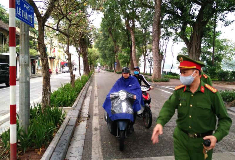 Chống dịch Covid-19: Tập trung đ&ocirc;ng người c&oacute; thể bị phạt 20 triệu đồng - 1