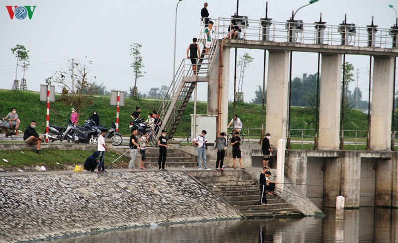 công an tp vinh nhắc nhở người dân không ra đường để cách ly xã hội hình 5 cong an tp vinh nhac nho nguoi dan khong ra duong de cach ly xa hoi hinh 5