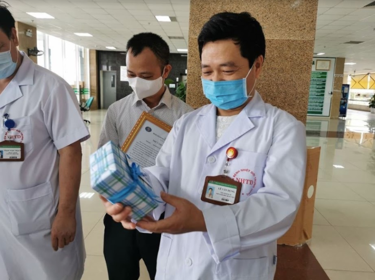 FPT tiếp sức y bác sĩ tuyến đầu chống dịch Covid-19 - Ảnh 4. FPT tiếp sức y bác sĩ tuyến đầu chống dịch Covid-19 - Ảnh 4.