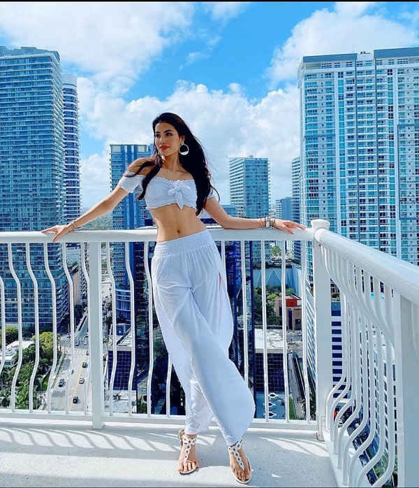 thoi trang khoe vong eo con kien chom he dep nhuc nach cua loat my nhan viet giadinhvietnam (1)