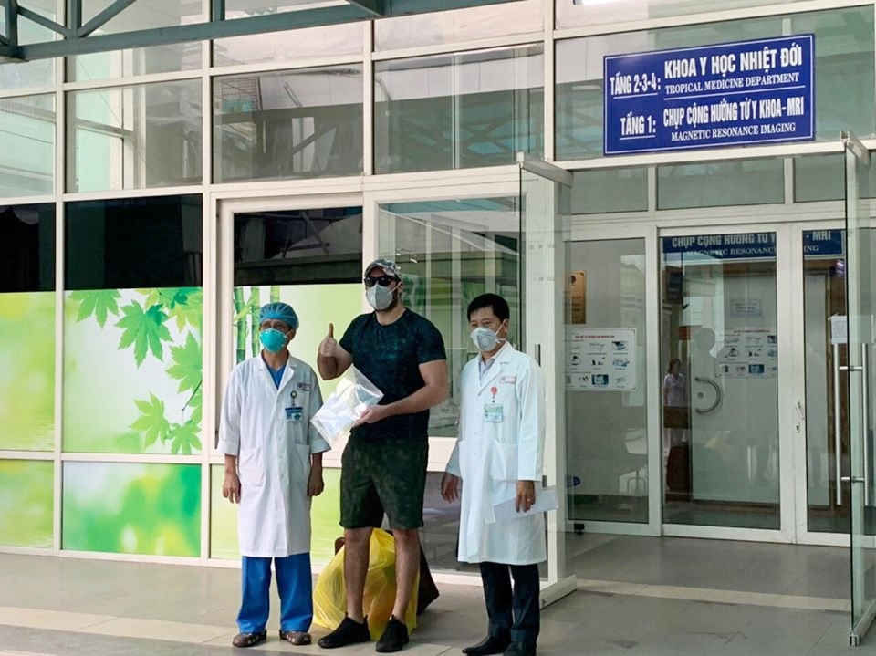 Thêm 27 ca mắc Covid-19 đủ điều kiện xuất viện, Việt Nam có 122 người khỏi bệnh - 1