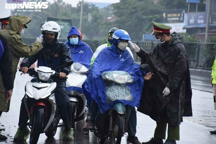 Hải Phòng lập chốt trên Quốc lộ 5, kiểm soát từng người ra vào thành phố - 1