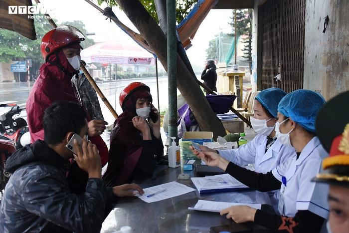 Hải Phòng lập chốt trên Quốc lộ 5, kiểm soát từng người ra vào thành phố - 8