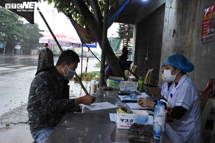 Hải Phòng lập chốt trên Quốc lộ 5, kiểm soát từng người ra vào thành phố - 11