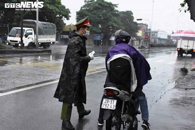 Hải Phòng lập chốt trên Quốc lộ 5,  kiểm soát từng người ra vào thành phố