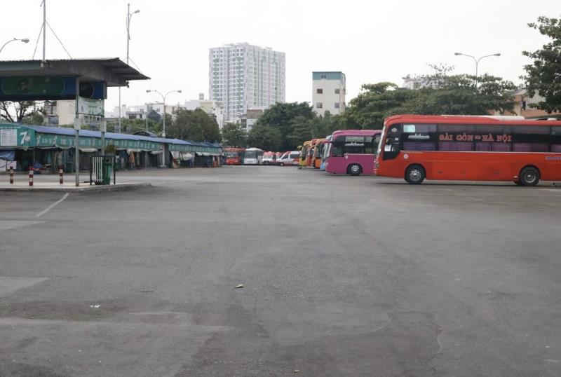 Dịch COVID-19: Các bến xe ở TP.HCM lạnh lẽo chưa từng thấy - 2