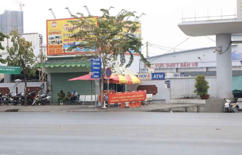 Dịch COVID-19: Các bến xe ở TP.HCM lạnh lẽo chưa từng thấy - 6
