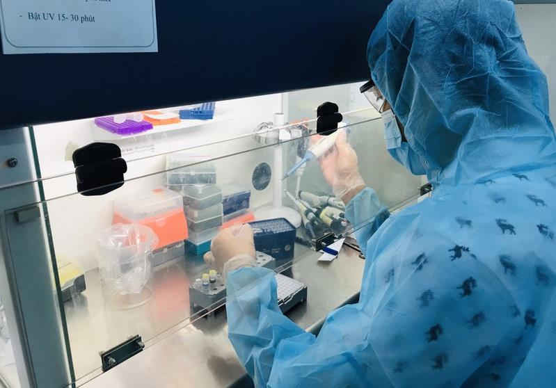 Trắng đêm chạy đua xét nghiệm COVID-19 ở Viện Pasteur TP.HCM - 1
