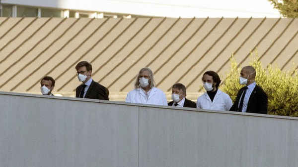 phap them 424 ca tu vong do covid-19, lan dau tien so ca dieu tri tich cuc giam hinh 1