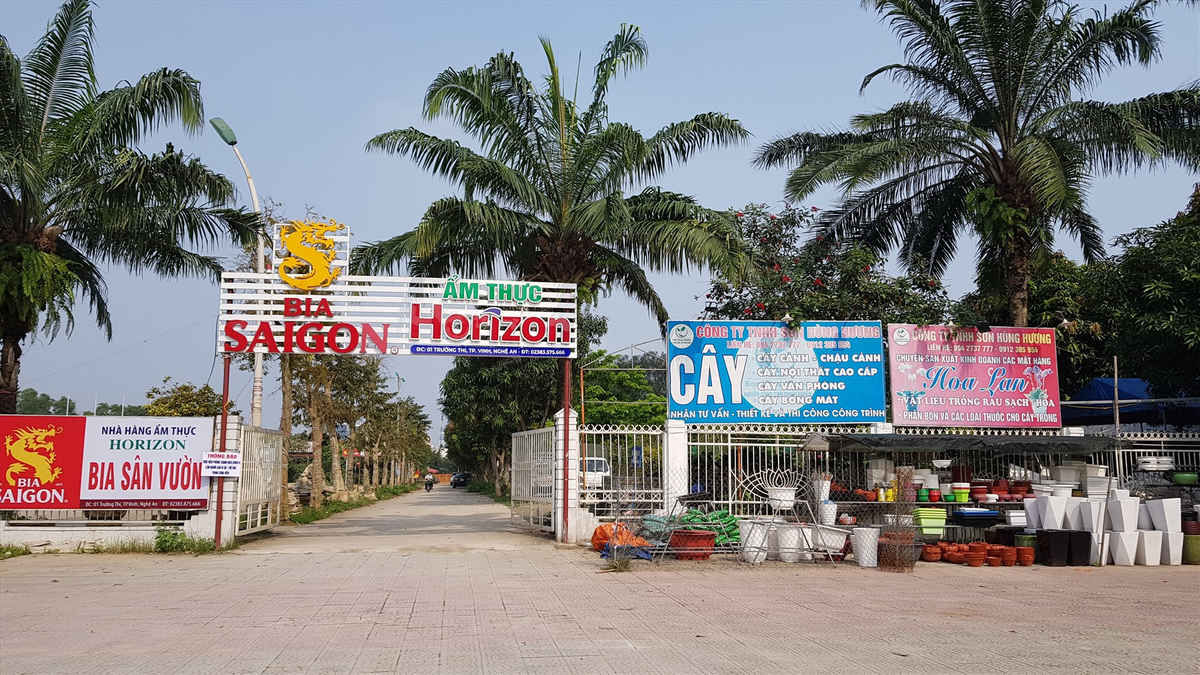 Cơ sở kinh doanh ẩm thực bên trong dự án Công viên Trung tâm TP. Vinh. Ảnh: QĐ