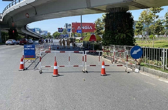 2 người Trung Quốc có thân nhiệt trên 39 độ C được đưa đi cách ly