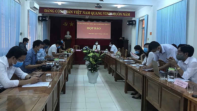 Đình chỉ công tác Phó Chủ tịch HĐND huyện chống đối kiểm tra Covid-19