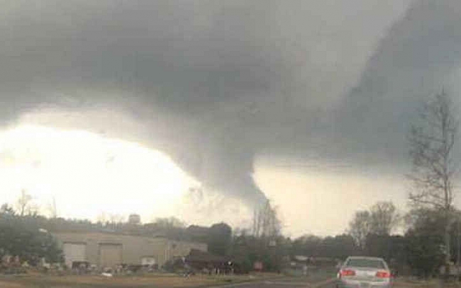 Thiên tai đổ dồn dập lên đầu người dân Mỹ giữa mùa dịch Covid-19