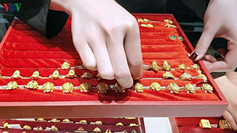 gia vang the gioi bat tang manh, vuot qua gia vang sjc hinh 1