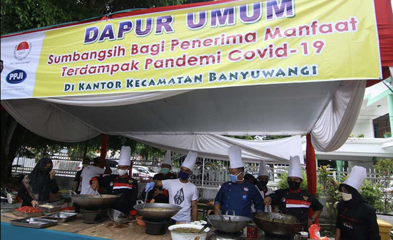 “Nhà bếp công cộng” giúp người nghèo Indonesia vượt qua đại dịch