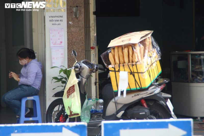 Đà Nẵng: Nhiều quán cà phê bán “chui”, khách không giữ khoảng cách - 4