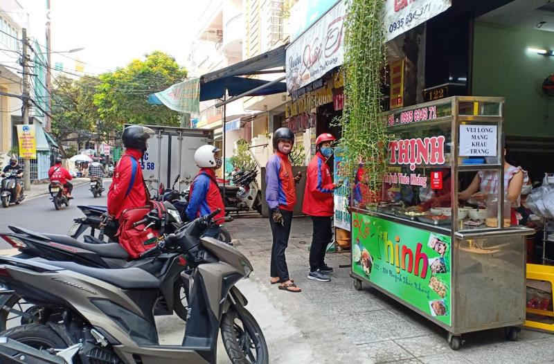 Đà Nẵng: Nhiều quán cà phê bán “chui”, khách không giữ khoảng cách - 5