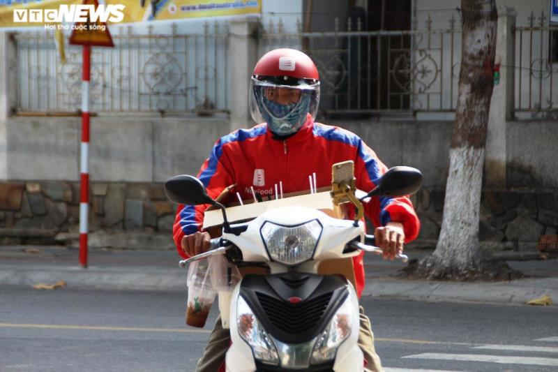 Đà Nẵng: Nhiều quán cà phê bán “chui”, khách không giữ khoảng cách - 6