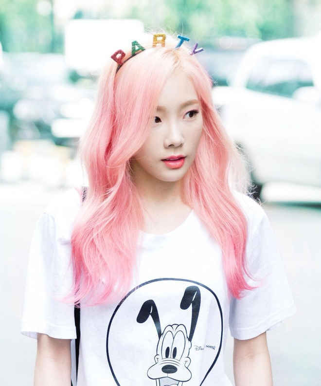 Jimin, Taeyeon hay sao Hàn Quốc nào nhuộm tóc hồng đẹp nhất? - Ảnh 2 Jimin, Taeyeon hay sao Hàn Quốc nào nhuộm tóc hồng đẹp nhất? - Ảnh 2