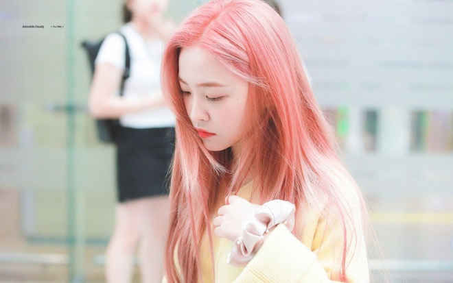 Jimin, Taeyeon hay sao Hàn Quốc nào nhuộm tóc hồng đẹp nhất? - Ảnh 4 Jimin, Taeyeon hay sao Hàn Quốc nào nhuộm tóc hồng đẹp nhất? - Ảnh 4