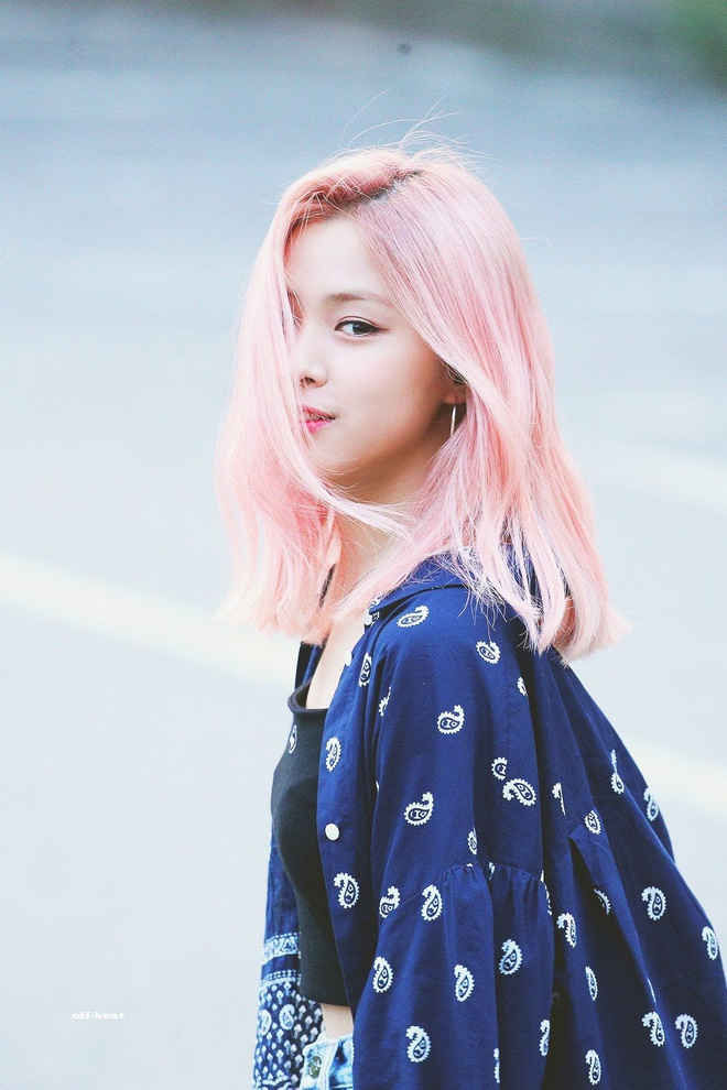 Jimin, Taeyeon hay sao Hàn Quốc nào nhuộm tóc hồng đẹp nhất? - Ảnh 7 Jimin, Taeyeon hay sao Hàn Quốc nào nhuộm tóc hồng đẹp nhất? - Ảnh 7