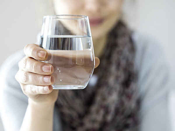 Những kiểu uống nước hại thận khủng khiếp, nhiều người không biết vẫn làm theo mà cứ tưởng tốt