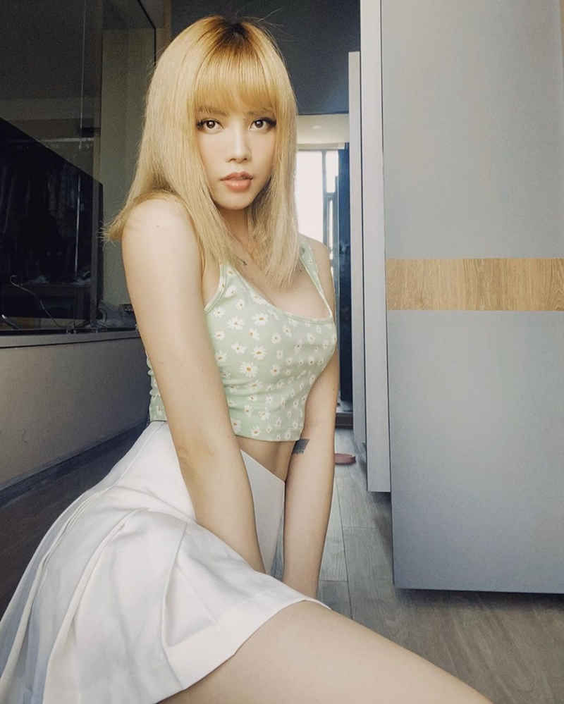 Sam diện áo xuyên thấu - Thiều Bảo Trâm bất ngờ phô diễn vòng 1 phổng phao - Ảnh 4 Sam diện áo xuyên thấu - Thiều Bảo Trâm bất ngờ phô diễn vòng 1 phổng phao - Ảnh 4