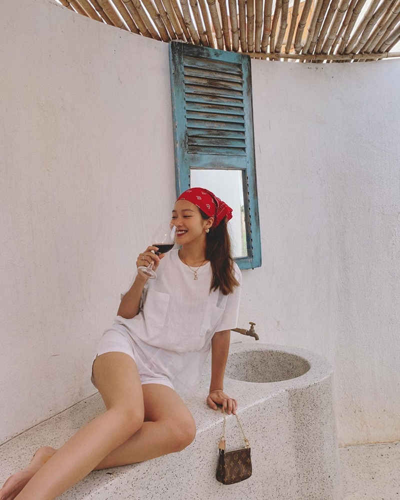 Sam diện áo xuyên thấu - Thiều Bảo Trâm bất ngờ phô diễn vòng 1 phổng phao - Ảnh 7 Sam diện áo xuyên thấu - Thiều Bảo Trâm bất ngờ phô diễn vòng 1 phổng phao - Ảnh 7