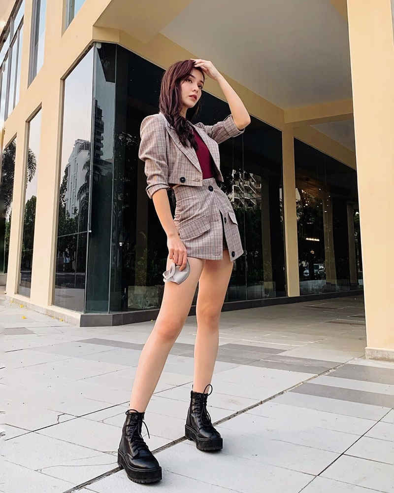 Sam diện áo xuyên thấu - Thiều Bảo Trâm bất ngờ phô diễn vòng 1 phổng phao - Ảnh 8 Sam diện áo xuyên thấu - Thiều Bảo Trâm bất ngờ phô diễn vòng 1 phổng phao - Ảnh 8