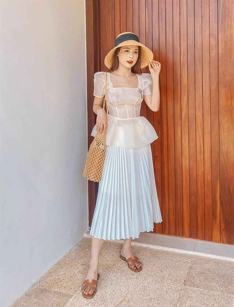 Sam diện áo xuyên thấu - Thiều Bảo Trâm bất ngờ phô diễn vòng 1 phổng phao - Ảnh 9 Sam diện áo xuyên thấu - Thiều Bảo Trâm bất ngờ phô diễn vòng 1 phổng phao - Ảnh 9