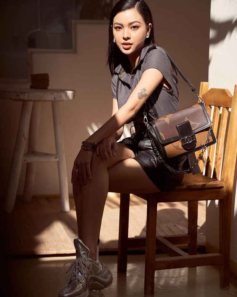 Sam diện áo xuyên thấu - Thiều Bảo Trâm bất ngờ phô diễn vòng 1 phổng phao - Ảnh 10 Sam diện áo xuyên thấu - Thiều Bảo Trâm bất ngờ phô diễn vòng 1 phổng phao - Ảnh 10