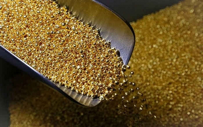 Giá vàng cuối tuần lao dốc, mất mốc 1.700 USD/ounce