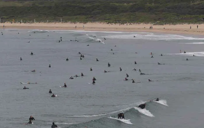 Dịch Covid-19 tại Australia giảm, một số bãi biển được mở cửa trở lại