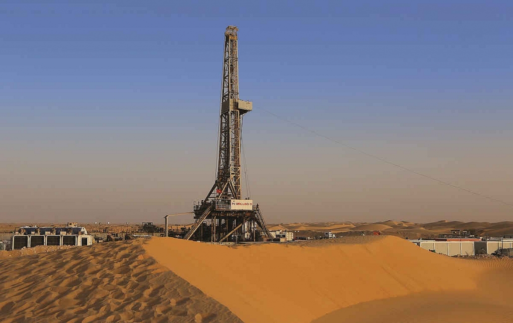 Thế giới tìm cách "giải cứu" công nghiệp dầu khí