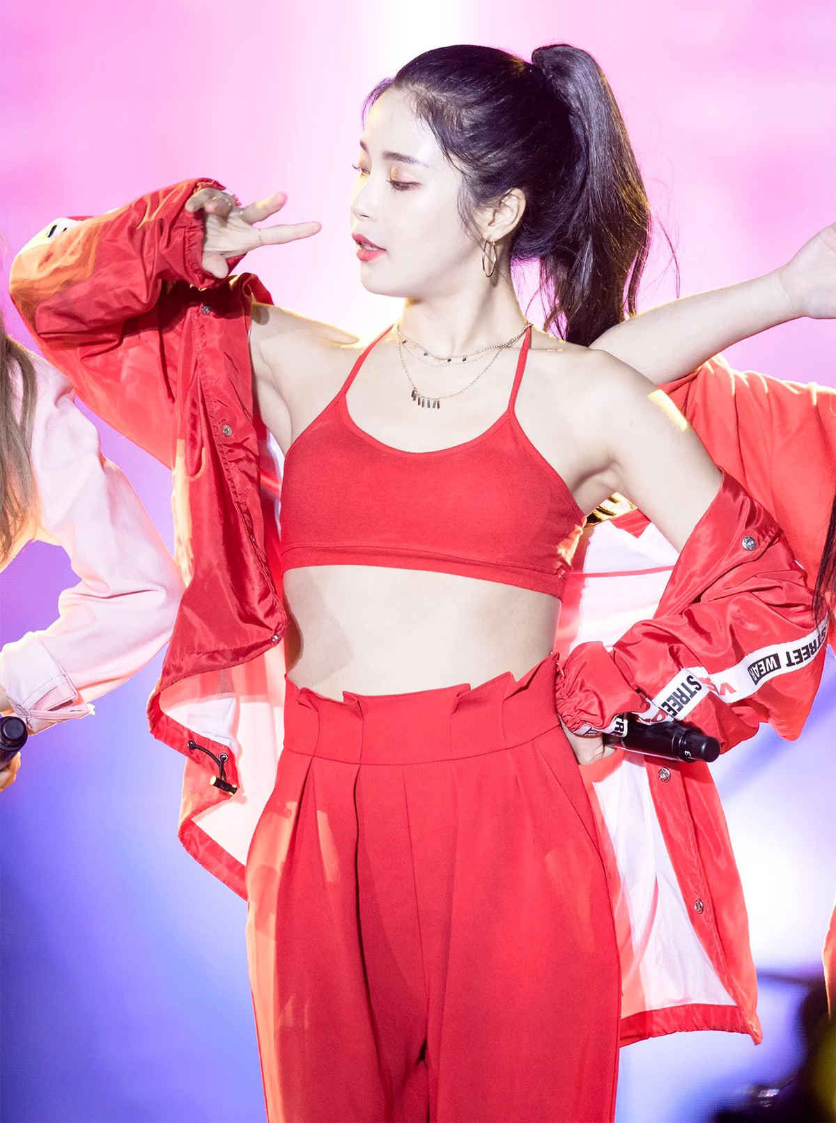 8 idol Hàn thích diện nội y khoe dáng săn chắc - Ảnh 7 8 idol Hàn thích diện nội y khoe dáng săn chắc - Ảnh 7