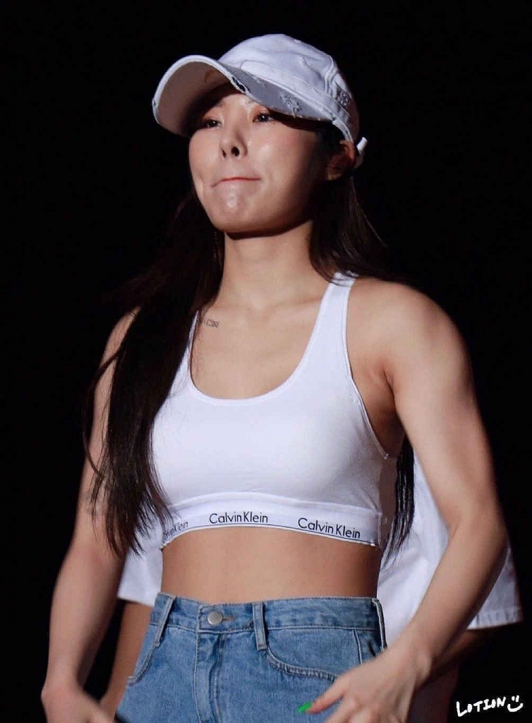 8 idol Hàn thích diện nội y khoe dáng săn chắc