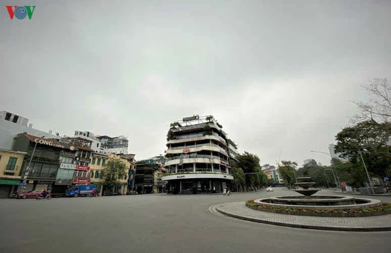 Đề xuất kéo dài cách ly xã hội ở Hà Nội thêm 1 tuần - 1