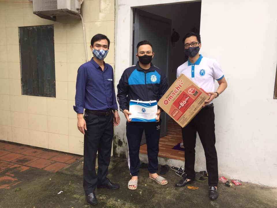 Đ&acirc;y cũng l&agrave; dịp thể thầy, c&ocirc; gi&aacute;o trường Đại học Mở H&agrave; Nội c&oacute; th&ecirc;m sự đồng cảm v&agrave; chia sẻ c&ugrave;ng kh&oacute; khăn của sinh vi&ecirc;n