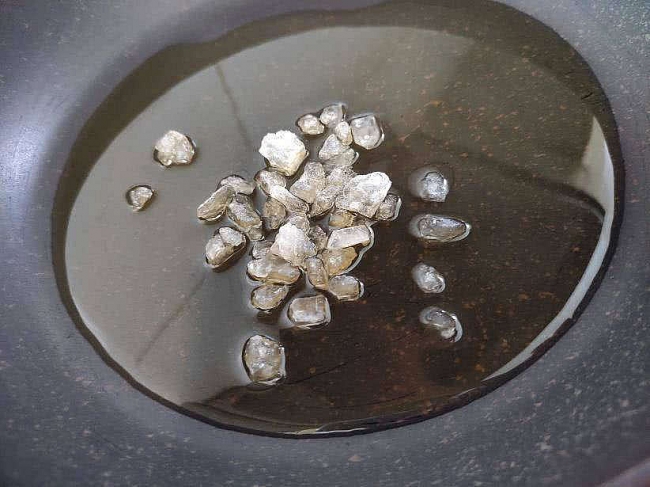 Mẹ chồng hoảng hốt thấy con dâu cho mít vào nồi sườn, ăn rồi mới hiểu tại sao