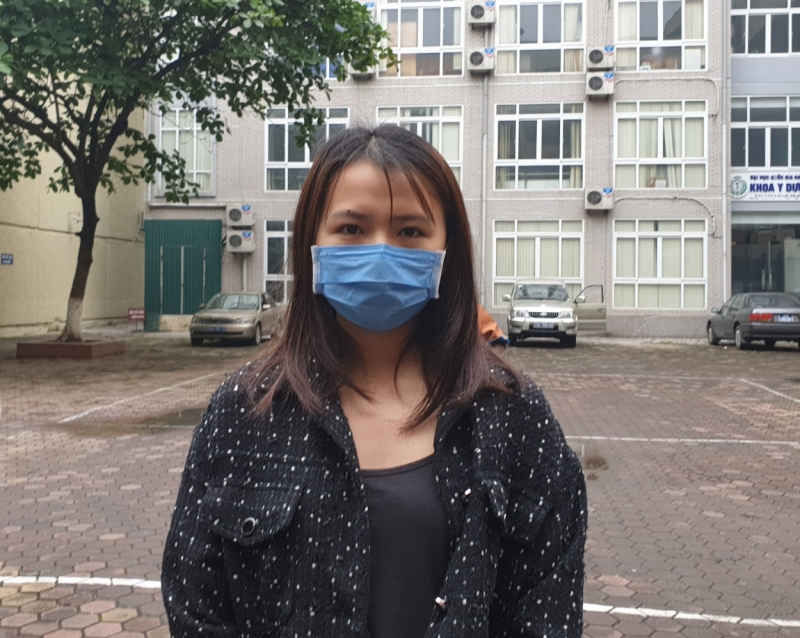 Bạn Hoàng Lệ Thông, quốc tịch Trung Quốc, sinh viên năm thứ 3, lớp Thương mại, trường Đại học Ngoại ngữ (Đại học Quốc gia Hà Nội)
