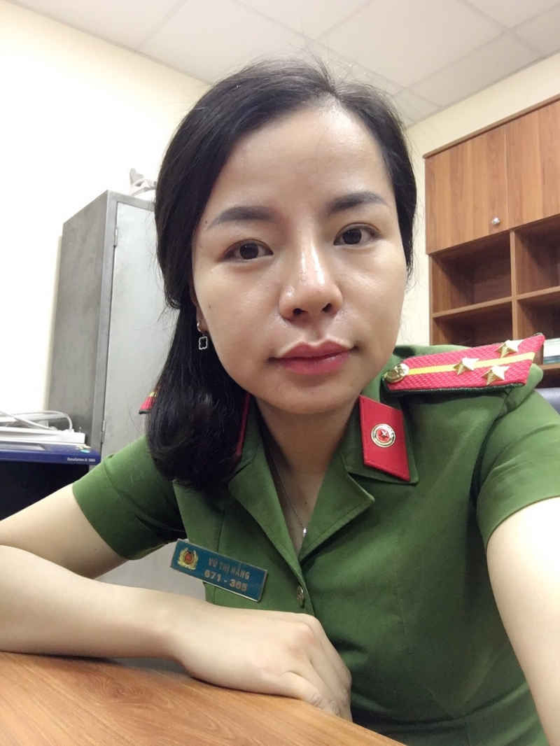 Thượng &uacute;y Vũ Thị Hằng