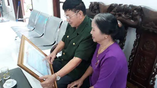 cuu binh tham gia cam co tren noc nha bo tong tham muu nguy quyen ngay 30/4 hinh 1