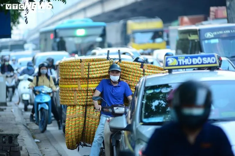 Cửa ngõ nhiều thành phố lớn tắc nghẽn vì người dân đổ về quê nghỉ lễ - 4