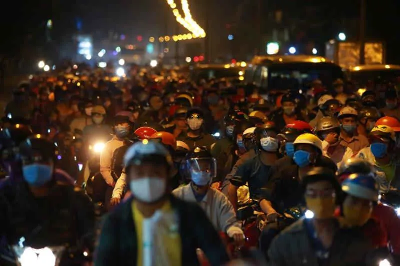 Cửa ngõ nhiều thành phố lớn tắc nghẽn vì người dân đổ về quê nghỉ lễ - 7