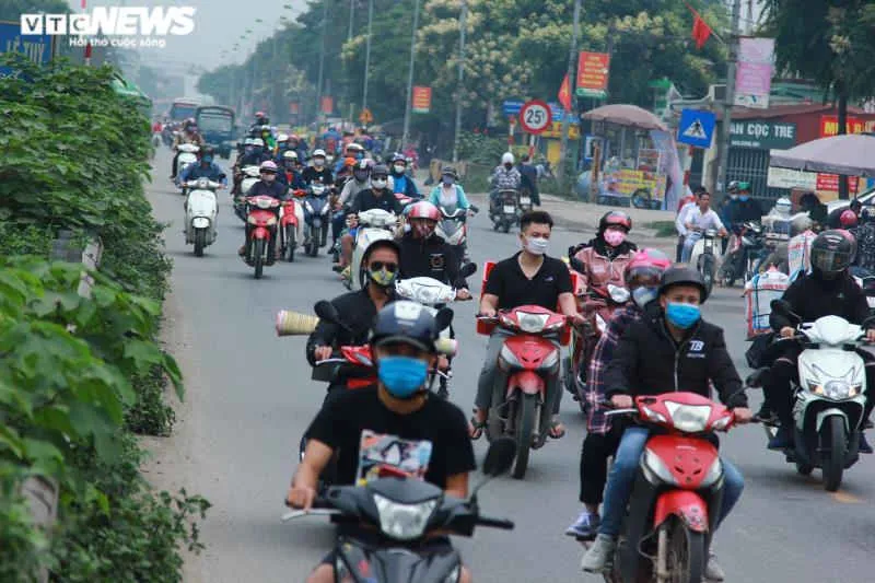 Vạn người ùn ùn về quê nghỉ lễ, quốc lộ 1A ùn ứ - 1