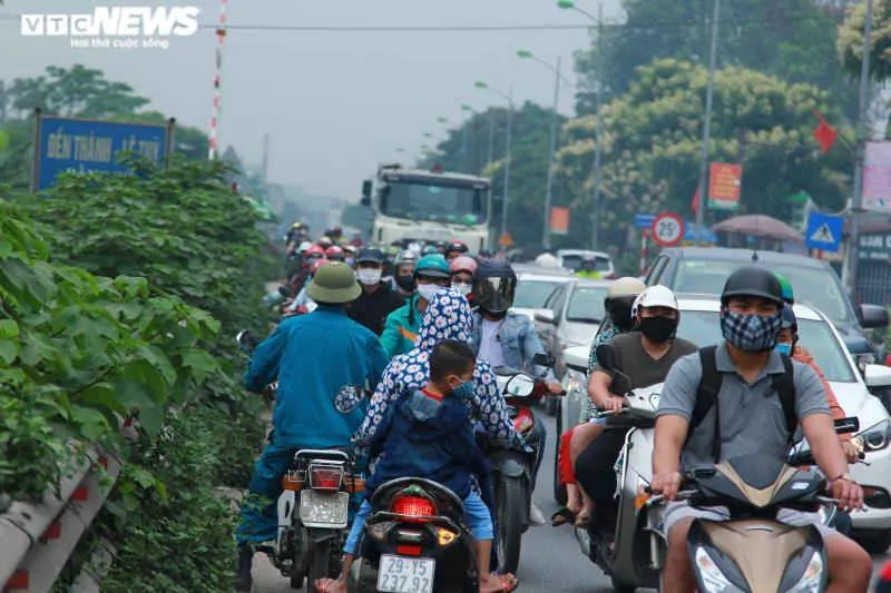 Vạn người ùn ùn về quê nghỉ lễ, quốc lộ 1A ùn ứ - 2