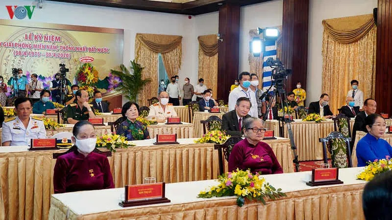 toàn cảnh lễ kỷ niệm 45 năm giải phóng miền nam, thống nhất đất nước hình 3 toan canh le ky niem 45 nam giai phong mien nam, thong nhat dat nuoc hinh 3