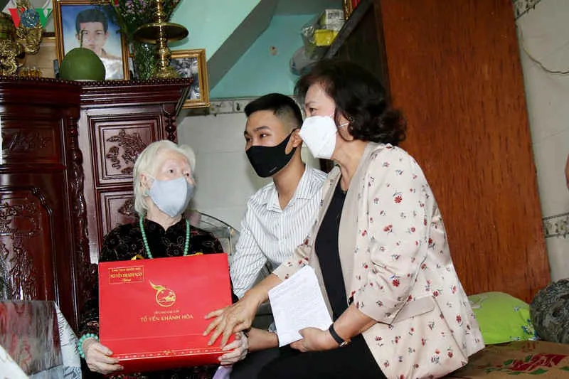 toàn cảnh lễ kỷ niệm 45 năm giải phóng miền nam, thống nhất đất nước hình 13 toan canh le ky niem 45 nam giai phong mien nam, thong nhat dat nuoc hinh 13