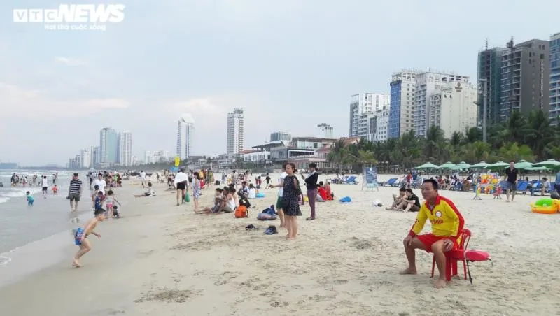 Tổng cục Du lịch hủy quy định cấm du kh&aacute;ch chia sẻ th&ocirc;ng tin về dịch - 1